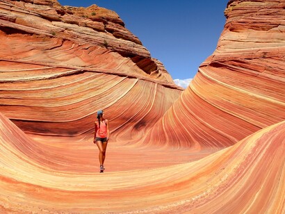 Il viaggio in solitaria e le donne. Le donne vogliono sentirsi indipendenti, libere e in grado di affrontare le sfide della vita e del viaggio con le loro forze. Grand Canyon National Park, Arizona, USA
