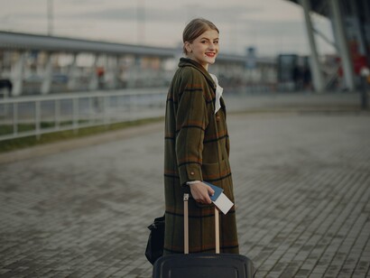 Estudante em aeroporto