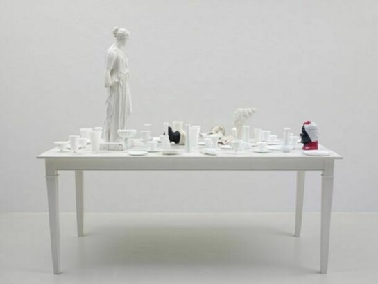 Fred Wilson, Love and Loss in the Milky Way, 2005, Table with 47 milk-glass elements, plaster bust, plaster head, standing woman, ceramic cookie jar. Courtesy of the artist and Pace Gallery, New York. Photo by Kerry Ryan McFate © Fred Wilson, courtesy Pace Gallery.