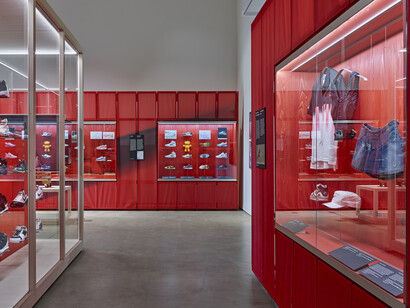 Nike. Form follows motion, exhibition view. Courtesy of Vitra Design Museum