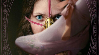 La película La hermanastra fea de Emilie Blichfeldt reinterpreta el cuento de La Cenicienta desde una mirada crítica sobre los cánones de belleza y el lugar de las mujeres en los relatos tradicionales