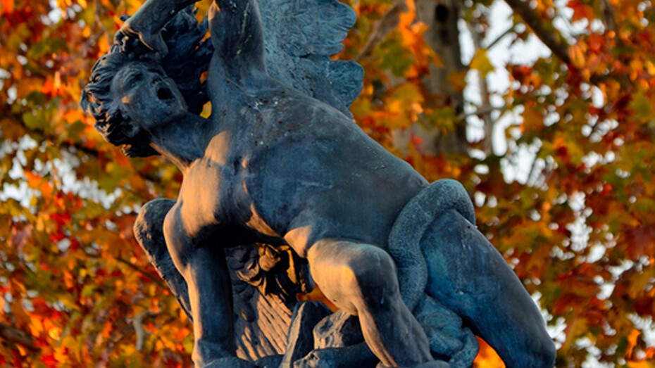 Estatua del Ángel Caído en el Parque de El Retiro de Madrid