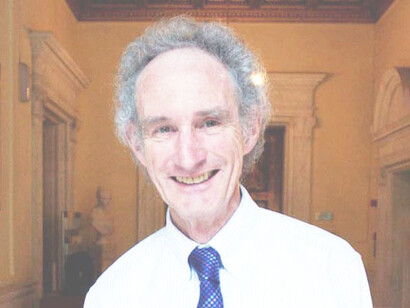 Robert McCredie May estudió el Caos Determinístico