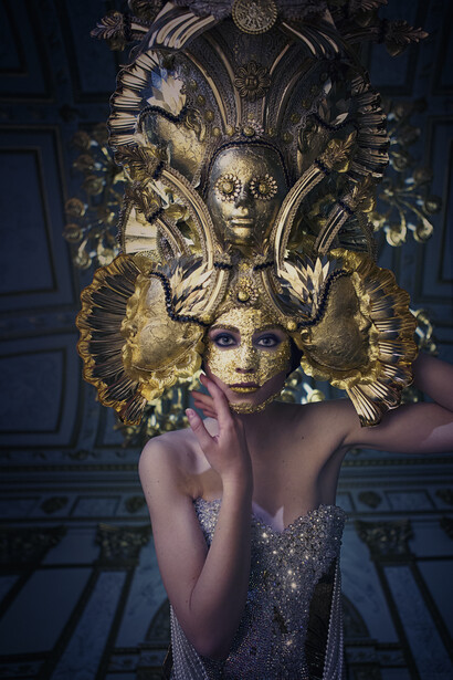 Head Sculpture "Divinità" presentata al G7 della cultura a Firenze. Abito Dimitar Dradi, foto Paolo De Novi