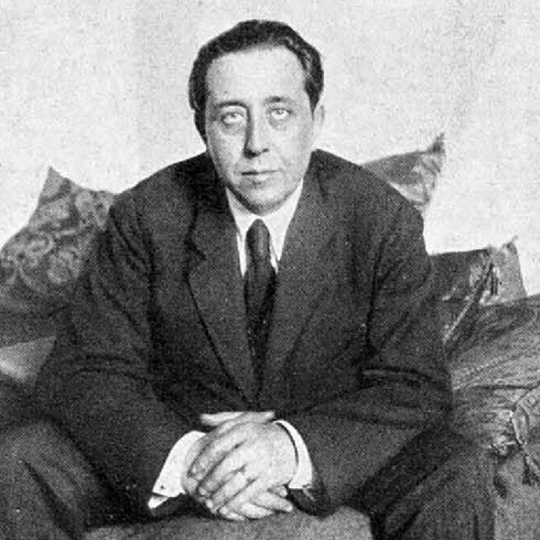 Gabriel Miró, ganó en 1908 el primer premio de novela organizado por «El Cuento Semanal», y así adquirió rápidamente gran fama de narrador y estilista