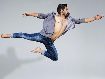 Contemporary ballet is often performed barefoo