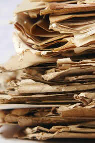Documenti. La diplomatica moderna studia il documento per determinare la realtà politica, sociale ed economica di un dato periodo storico, nonché la sua genuinità
