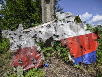 Restos del avión caídos sobre suelo ucraniano
