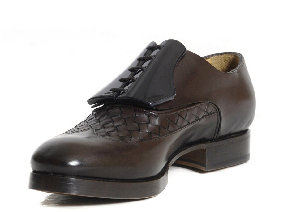 Sapatos desenhados por Diego Vanassibara
