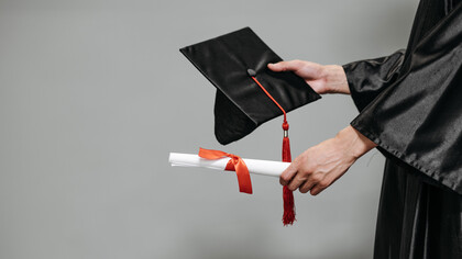 El conocimiento surge de la realidad cambiante, no de las teorías existentes