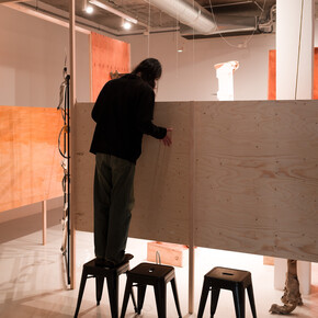 Diego Bianchi, Théâtre erreur, vista  de exhibición. © François Doury, cortesía del artista y de la Galería Jocelyn Wolff