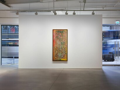 Frank Bowling, Like water, exhibition view. Courtesy of Hauser & Wirth Gallery