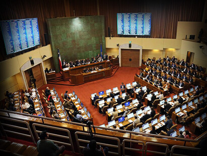 El Congreso Nacional de Chile es el órgano legislativo de la República de Chile. Es un órgano bicameral compuesto por una Cámara de Diputados y un Senado