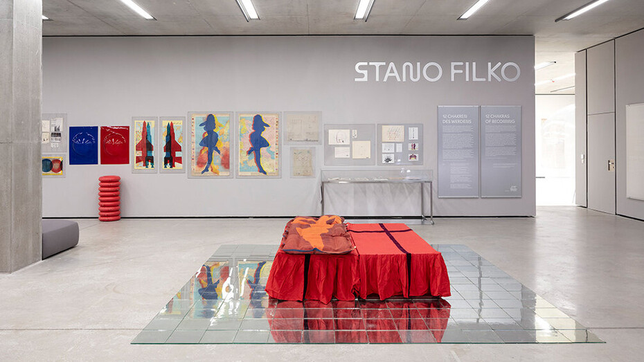 Stano Filko, 12 chakras of becoming, ausstellungsansicht. Mit freundlicher genehmigung des Museums der Moderne