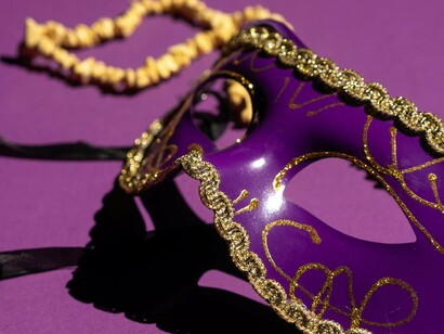 Máscaras de carnaval. Os bacanais eram orgias que levavam a extravagâncias e desordens sociais