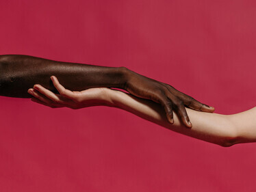 Refletir sobre o individualismo é fundamental para promover uma sociedade mais empática, onde o respeito ao próximo e o pensamento coletivo sejam valores centrais