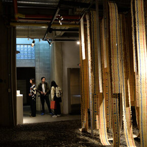 Elena Hoyos, Mikado, vista  de exhibición. Cortesía de Espacio El Dorado