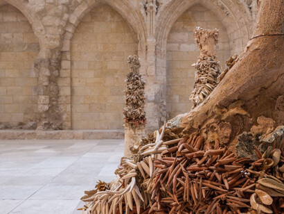 Chiara Camoni, Erguidas, yacentes, vista de exhibición. Cortesía del Museo Patio Herreriano