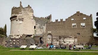 Roma, Tomba di Cecilia Metella e Castrum Caetani, prospetto su via Appia Antica, ph. Roberto Luciani