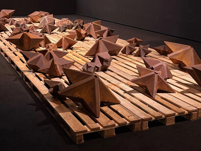 Verschiedene künstler, Utopia. Recht auf hoffnung, ausstellungsansicht. Mit freundlicher genehmigung der Kunstsammlungen Chemnitz