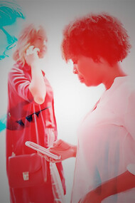 People leveraging smart digital devices for information consumption in the post-truth era