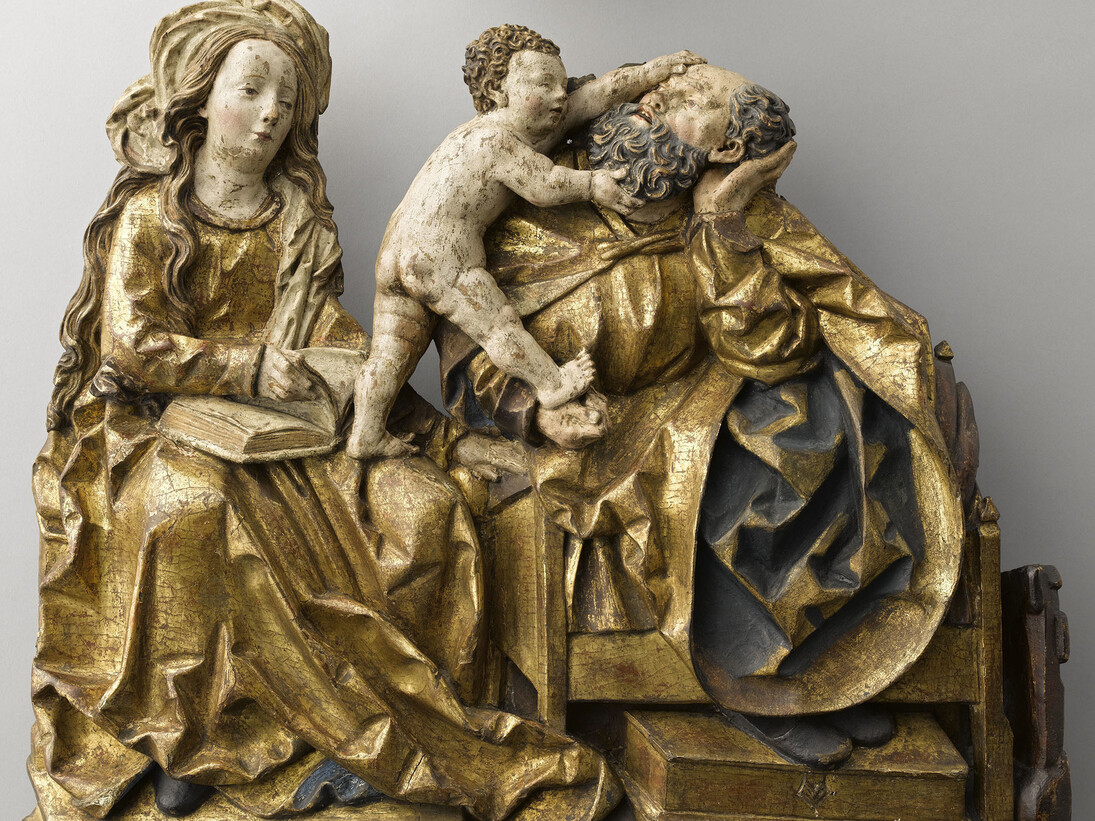 La sainte Famille, Sud de la Souabe (Lux Maurus ?), vers 1510-1520, Tilleul polychromé, H. 42,5 ; L. 47 ; P. 3 cm, Paris, Musée de Cluny - musée national du Moyen Âge, (inv. Cl. 15390) © Rmn-Grand Palais / Jean-Gilles Berizzi