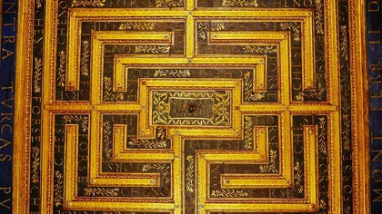 Labirinto “Forse che sì forse che no” rappresentato sul soffitto di una stanza di Palazzo Ducale di Mantova, Italia