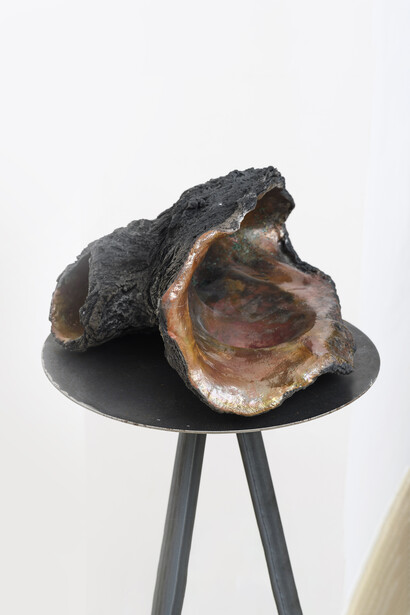 Cleo Fariselli 1982, Senza titolo (spalla), 2019, Raku ceramic, 43.5 x 25 x 35 cm