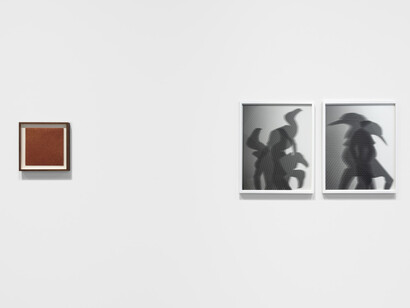 Varios artistas, Un inventario insólito. Diálogos con el surrealismo, vista de exhibición. Cortesía de kurimanzutto 