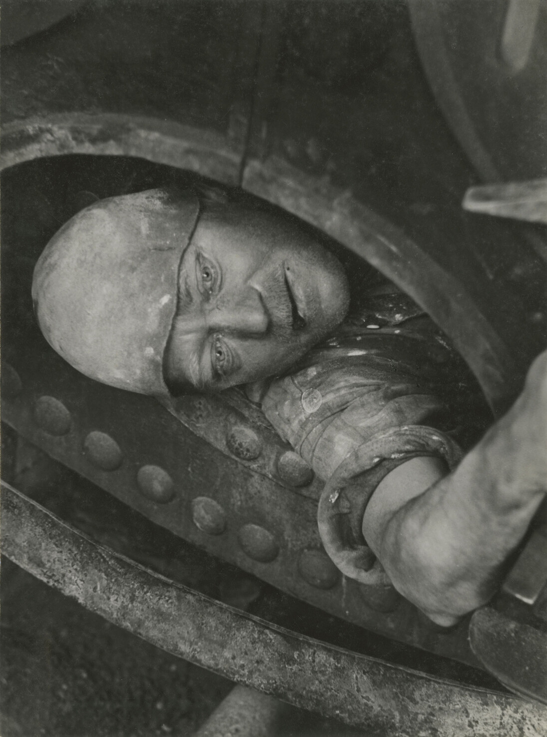 Jacob Tuggener. Lavoro in caldaia (nel “passo d’uomo”), 1935 © Jakob Tuggener Foundation, Uster
