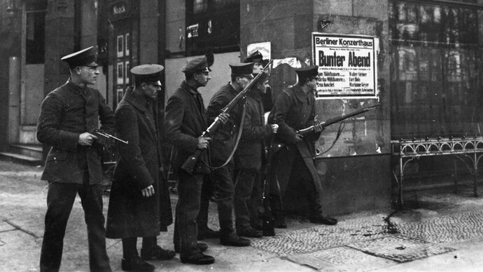 Berlin in the 1918/19 Revolution. Courtesy of Museum für Fotografie