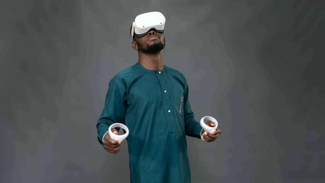 Métavers. À l'avenir, des projections holographiques, lunettes VR ou implants cérébraux supprimeront probablement les casques encombrants