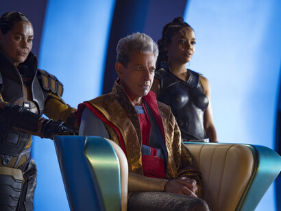 Jeff Goldblum, Rachel House y Tessa Thompson en "Thor: Ragnarok" (2017)