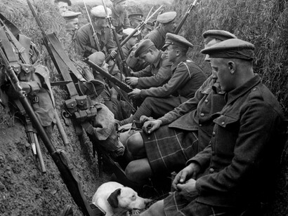 Nel secondo dopoguerra, l’Europa si ritrovò a fare i conti con un continente devastato: decine di milioni di morti, infrastrutture distrutte e popolazioni profondamente segnate da anni di conflitto