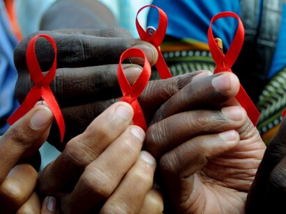 Lazo rojo, símbolo de la lucha contra el SIDA