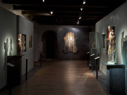 Various artist, Medieval art in bohemia and central Europe 1200–1550, exhibition view. Courtesy of National Gallery