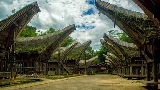 Le costruzioni a forma di grande barca di Tana Toraja