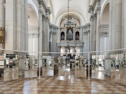 Suspended Perimeter - Love Difference
1975-2011, ferro, specchio Ø 10 m. Courtesy: the artist and GALLERIA CONTINUA, San Gimignano / Beijing / Les Moulins / Habana. Photo by: Oak Taylor-Smith