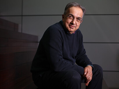 L'iconico pullover blu di Sergio Marchionne