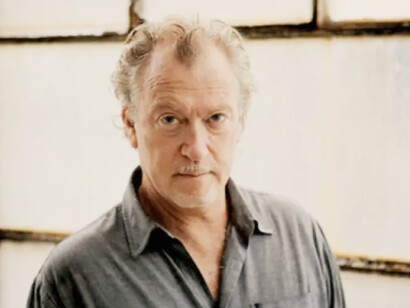 Jon Lee Anderson es un periodista estadounidense que se ha especializado en temas latinoamericanos y en las guerras posteriores a los atentados del 11 de septiembre de 2001
