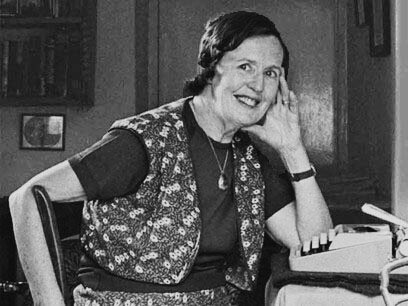 La escritora británica Barbara Pym
