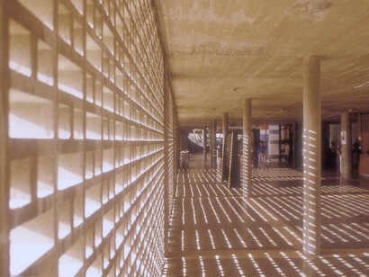 Pasillos internos de la Universidad Central de Venezuela