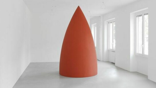 Mauro Staccioli, Forme Perdute, Veduta parziale dell’esposizione 2012 A arte Studio Invernizzi, Milano. Courtesy A arte Studio Invernizzi, Milano. Foto Bruno Bani, Milano