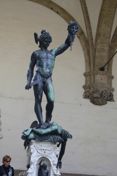 Perseo con la testa di Medusa di schiena di Benvenuto Cellini, Loggia dei Lanzi, Firenze, Italia