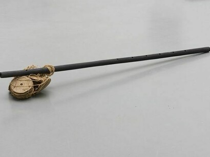 Sheela Gowda, Buthi - Cabin baggage, 2004, Cow dung, bamboo, coal dust, string, © Peter Cox