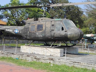 Hue, residuati bellici sul lato destro della Città Imperiale
