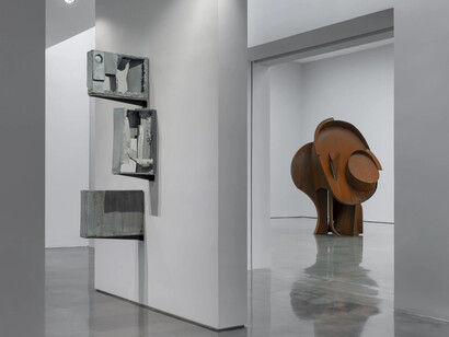 Arlene Shechet, She said she said, exhibition view. Courtesy of Pace Gallery