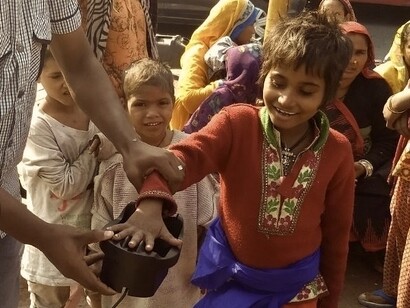 Reconocimiento con escáner palmar de niños en la India
