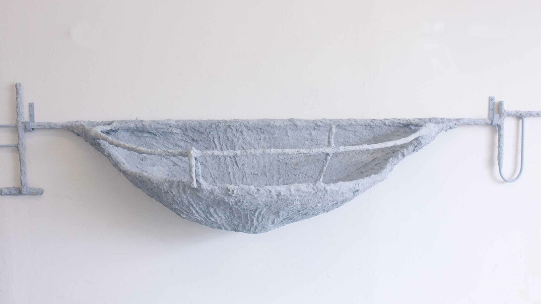 Olivia Bax, Dam, 2019, steel, chiceken wire, paper, glue, paint, plaster, hooks, screws, 150x45x17cm copia