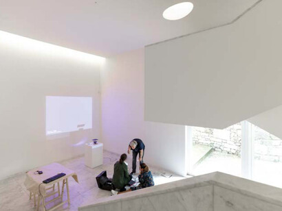 Exposição A Nuvem do Não-saber, de Sara Navarro; Galeria Trem, Faro, Portugal